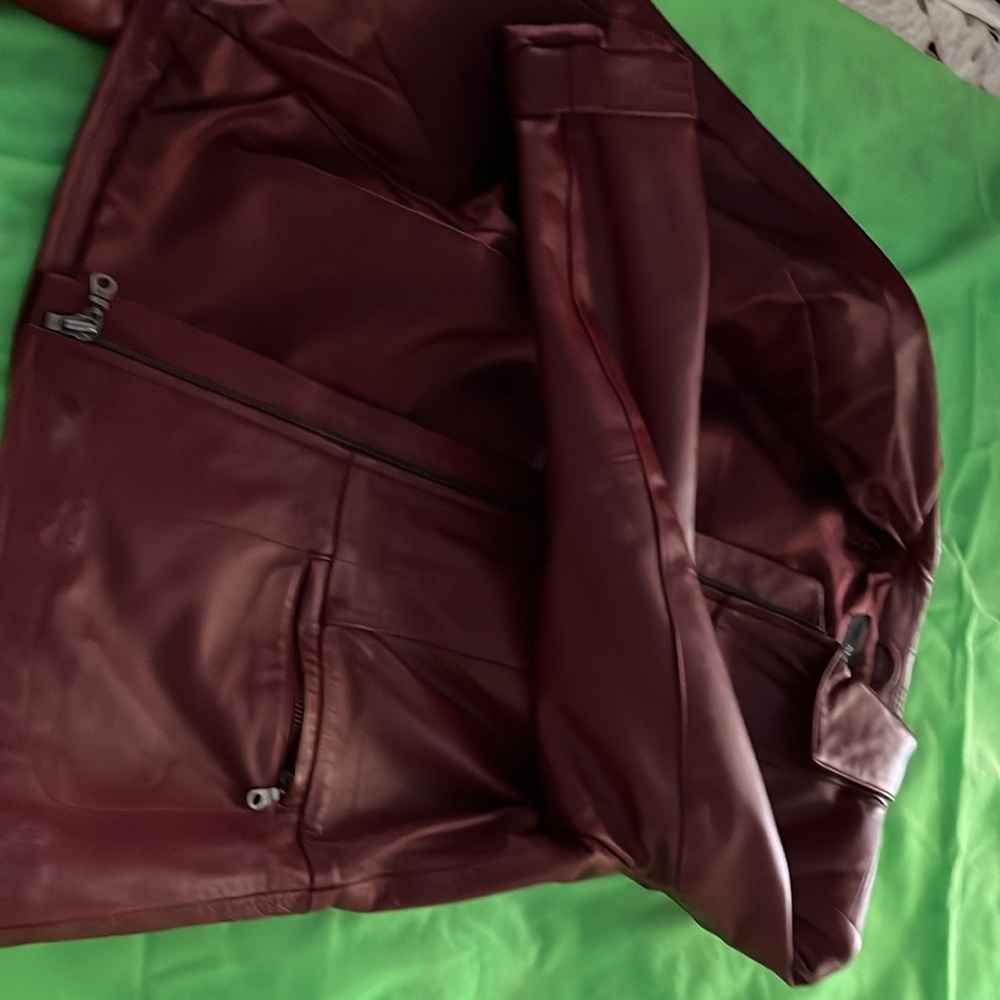 Leather jacket - Picture 3 of 5
